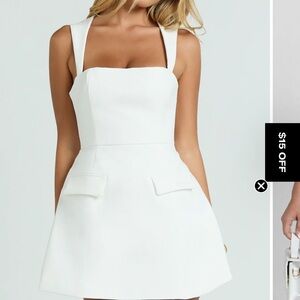 Elegant White Sleeveless Dress